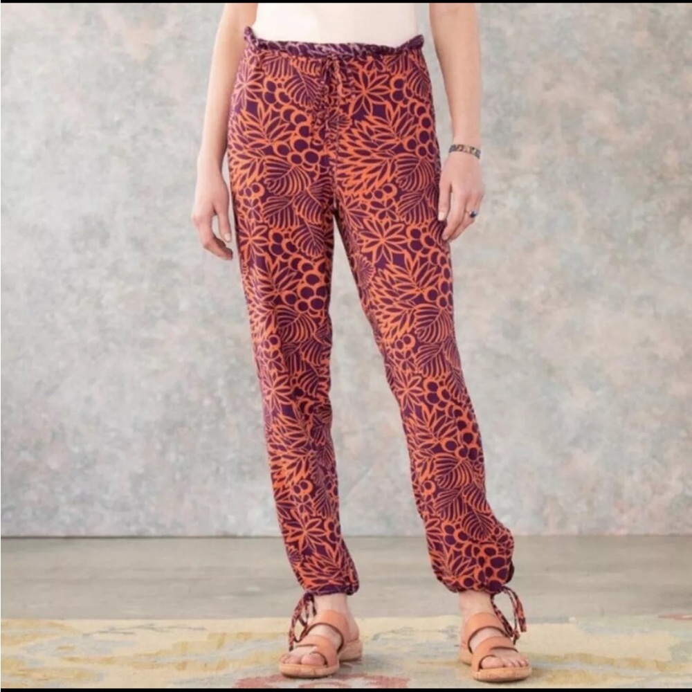 Sundance This Is Paradise Lightweight Palm Printed Relaxed Joggers - Picture 2 of 9